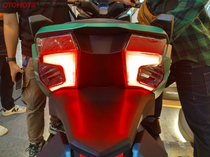 Polytron Fox 500 dibekali dengan stoplamp keren