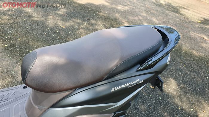 Jok Suzuki Burgman Street 125EX yang tebal dan busanya empuk