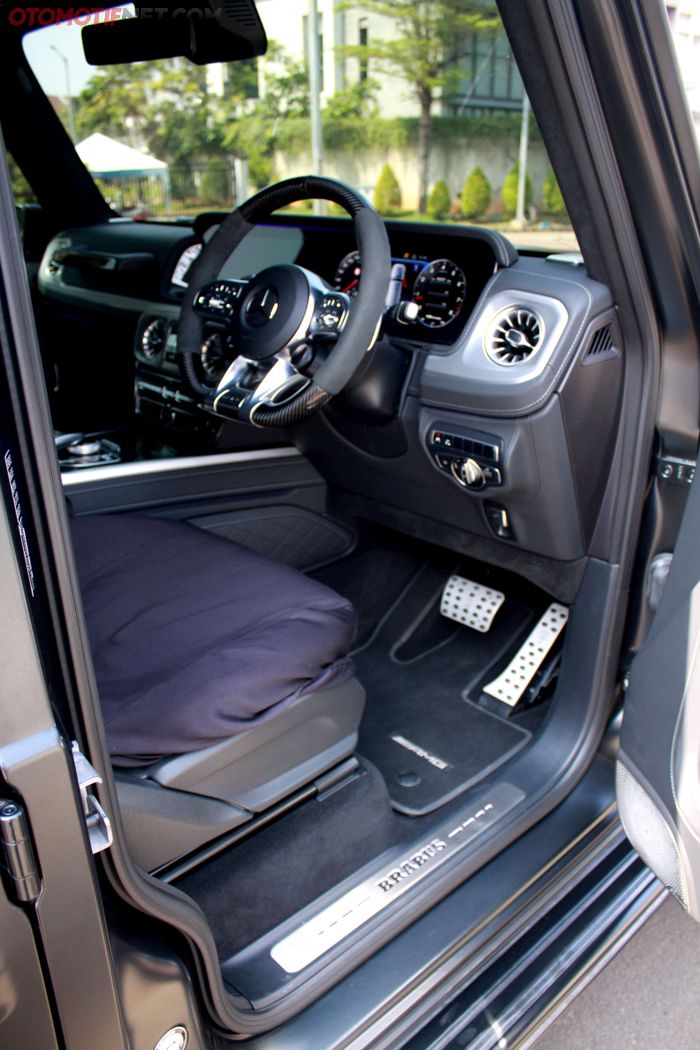 Interior juga tak luput dari parts Brabus 