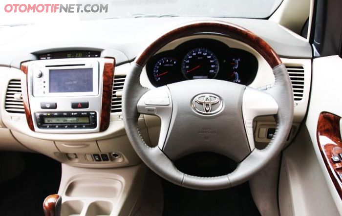 Interior Toyota Grand New Kijang Innova V A/T 2011