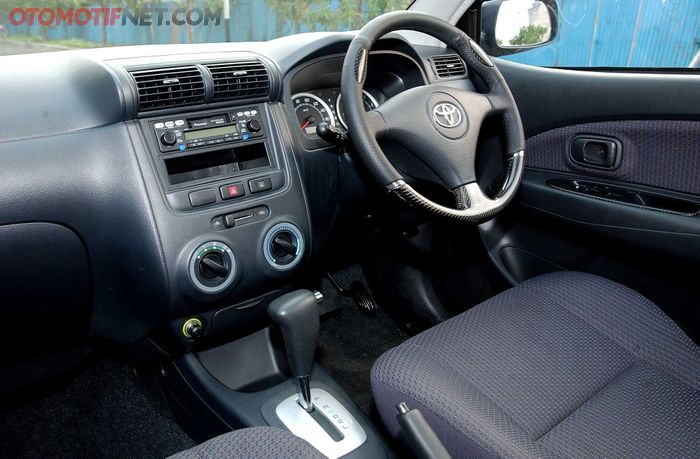 Interior Toyota Avanza 1.3 S A/T 2004