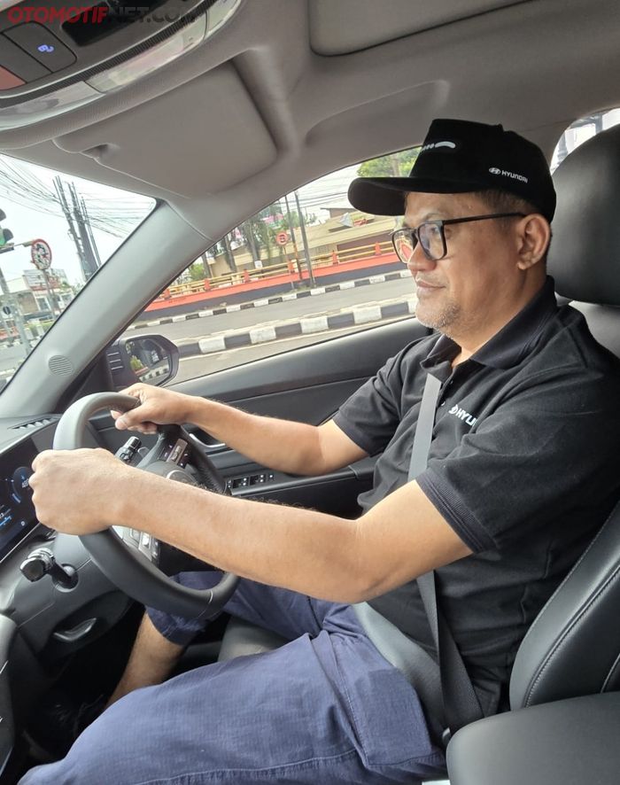 Untuk mendapatkan posisi duduk yang ergonomis untuk driver jangkung, sangat mudah 