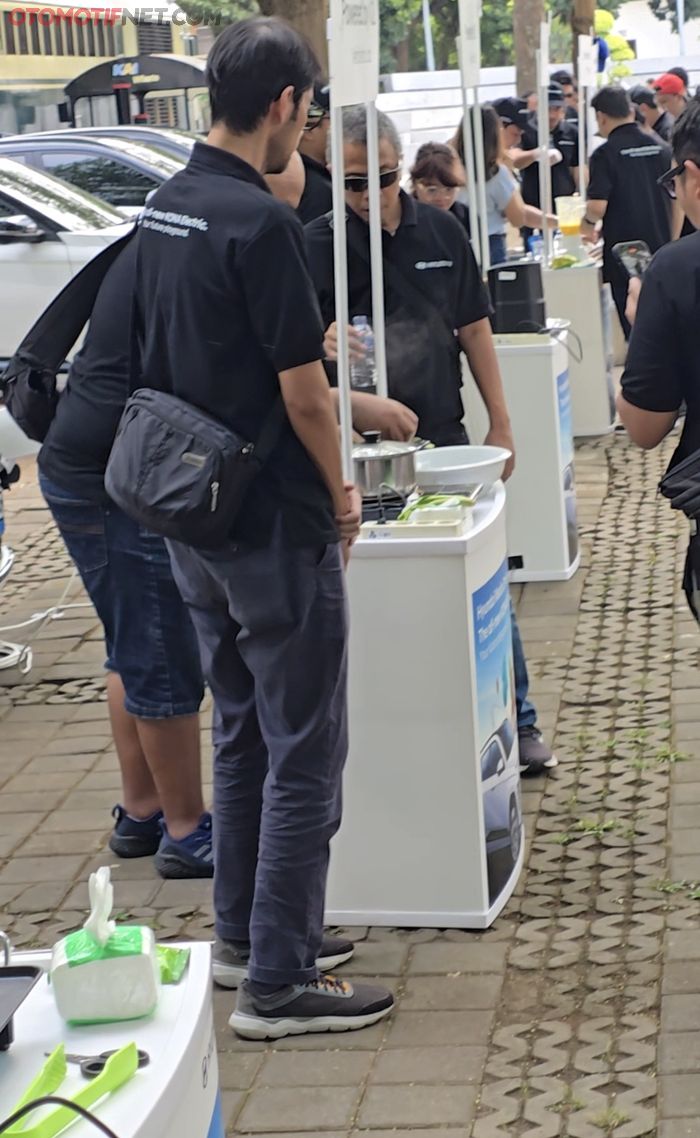 Vitur V2L All-new KONA Electric dipakai untuk tantangan masak-masak di kawasan Stasiun Ambarawa