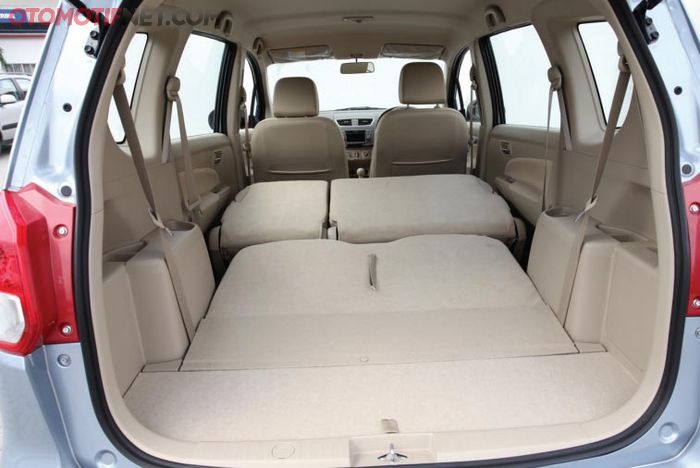 Kursi dilipat jadi lapang banget Suzuki Ertiga 2012