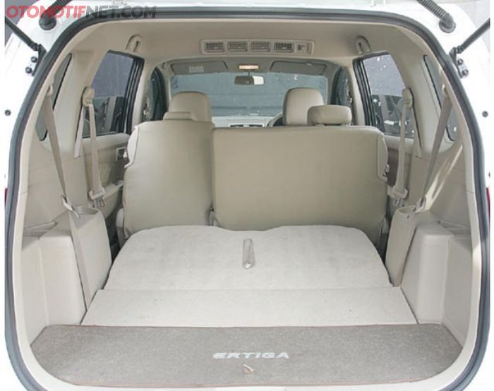 Ruang bagasi Suzuki Ertiga GX A/T 2013
