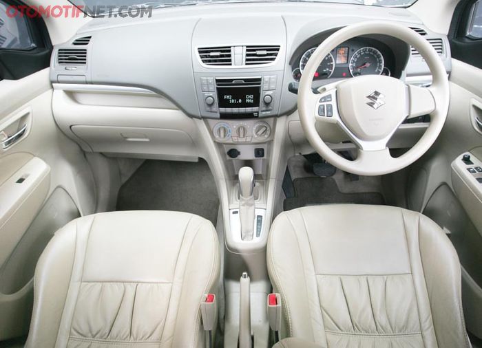 Interior Suzuki Ertiga GX A/T 2013