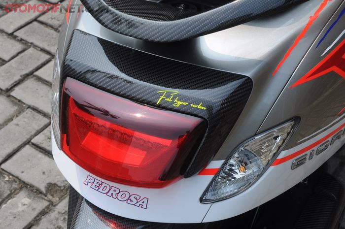 Stoplamp Honda Giorno+ diberi tambahan aksen karbon
