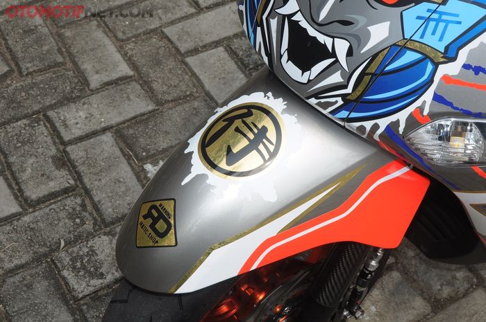 Ada logo Pedrosa di sepatbor depan Honda Giorno+