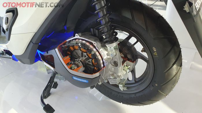 Sebagai penggerak Honda CUV e: pakai motor listrik tipe side drive