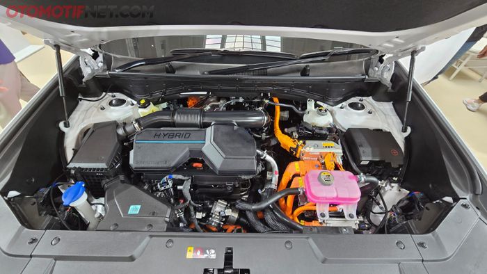 Mesin hybrid Hyundai All New Santa Fe. Terdiri dari mesin bensin 1.6 liter turbo dipadu motor listrik