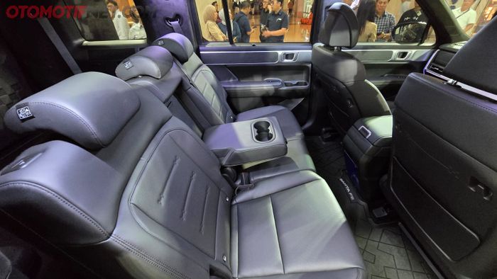 Hyundai All New Santa Fe varian Prime jok baris tengahnya model nyambung