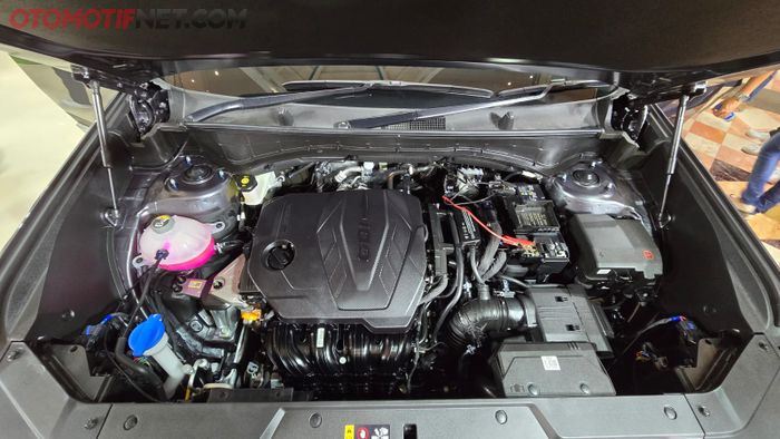 Pilihan mesin bensin 4 silinder segaris 2.500 cc Gasoline Direct Injection (GDI)  juga tersedia di tipe Prime maupun Calligraphy 