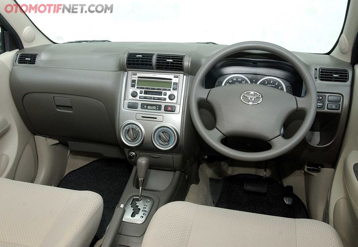 Interior Toyota Avanza 1.5 S A/T 2008
