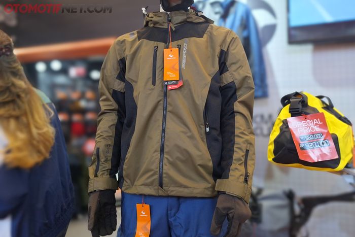 Jaket riding Respiro Threnox meluncur di IMOS 2024, Kamis (31/10/2024)