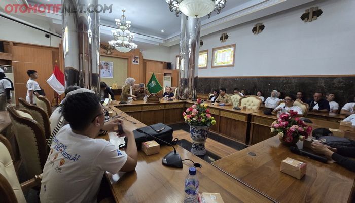 Saat mengunjungi Kantor Walikota Palembang yang dulunya adalah menara air milik Belanda, rombongan disambut baik oleh Asisten Bidang Pemerintahan dan Kesejahteraan Rakyat, Bapak Heri Aprian SH.