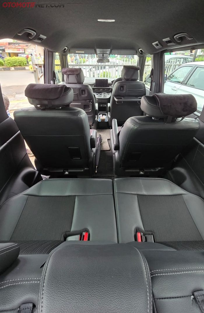 Interior Honda STEP WGN e:HEV yang lapang, jadi daya tarik tersendiri bagi penyuka mobil keluarga