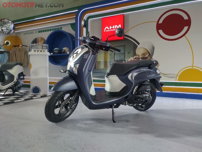New Honda Scoopy Fashion dengan kelir two tone juga dijual di angka Rp 22.525.000