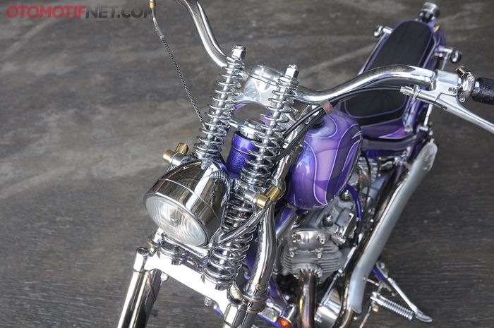 Suspensi depan springer Yamaha XS650 dibuat sesempurna mungkin