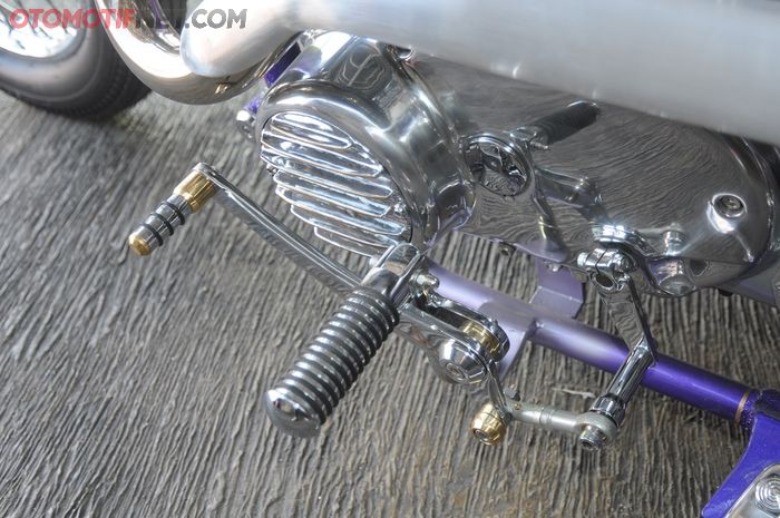 Sambungan tuas presneling Yamaha XS650 dibuat dengan sangat detail