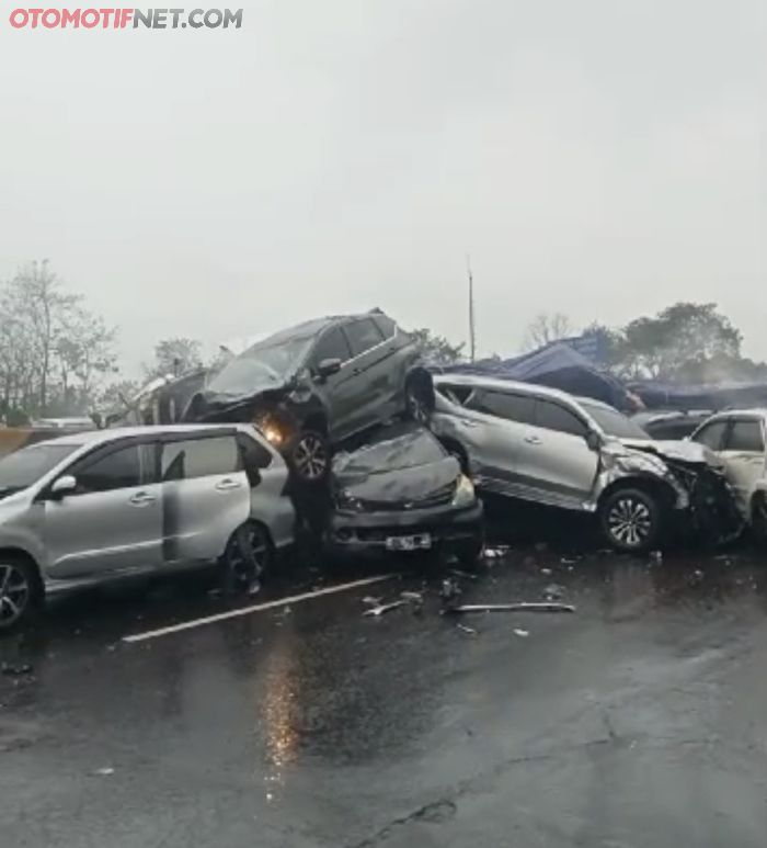 Kecelakaan beruntun di tol Cipularang arah Jakarta (11/11)