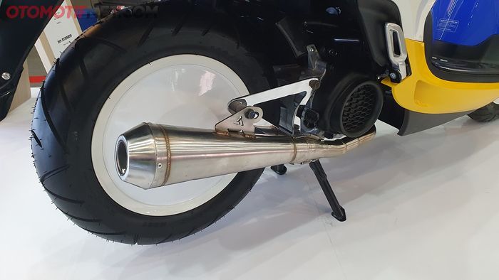 New Honda Scoopy ini pakai knalpot custom agar klop dengan tema