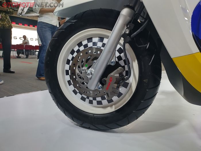 Rem depan New Honda Scoopy pakai RCB yang direpaint ala kaliper Brembo