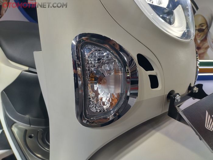 Lampu sein depan New Honda Scoopy bisa dipasangkan Garnish Front Winker