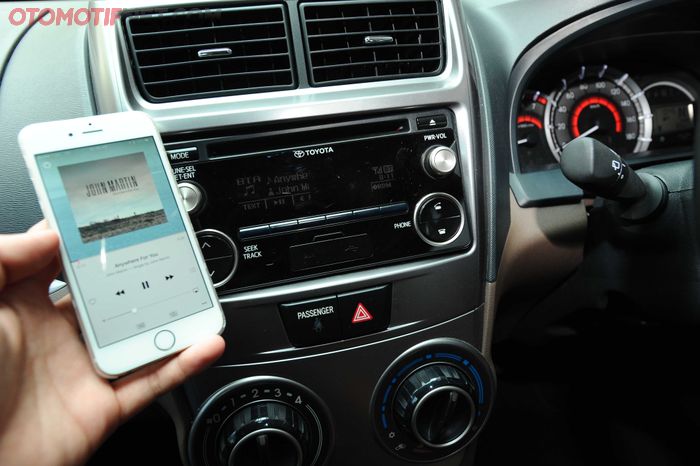 Head Unit bisa terkoneksi dengan smartphone, Grand New Toyota Avanza 1.3 2015