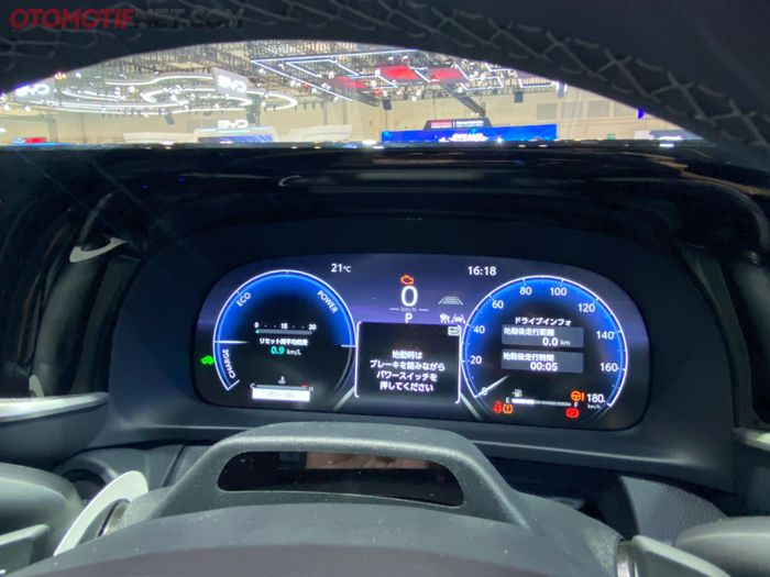 MID Toyota Crown HEV, masih pakai huruf kanji euy