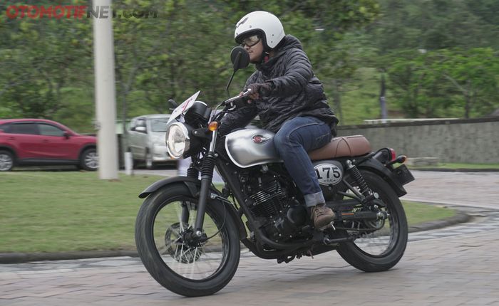 Test Ride Kawasaki W175