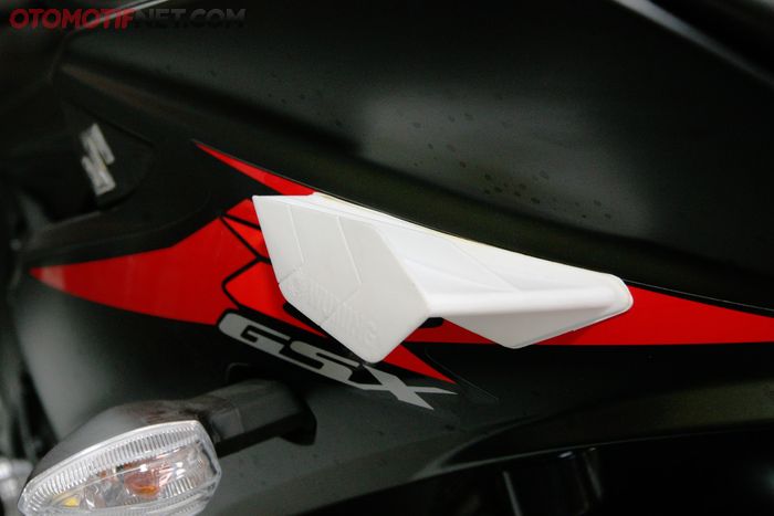 Winglet Universal Merek Wuming Pada Suzuki GSX-R150