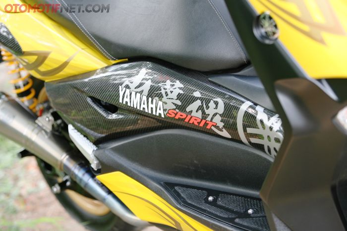 Yamaha XMAX 250 Tribal Layz Motor