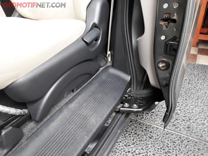 Pintu geser Honda Freed