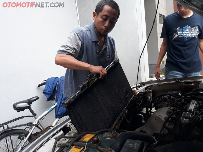 Ilustrasi radiator bocor