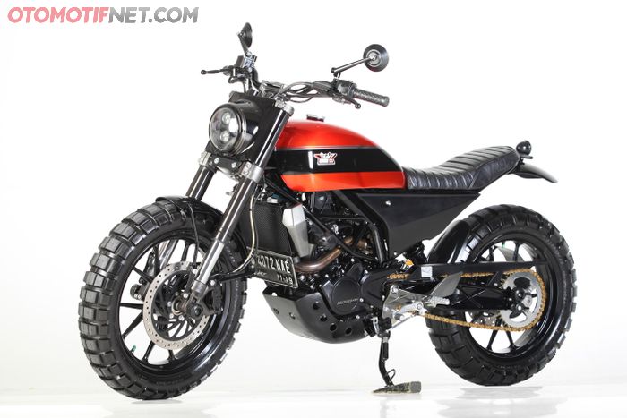 KTM Duke 200 Scrambler Wendy Cagur