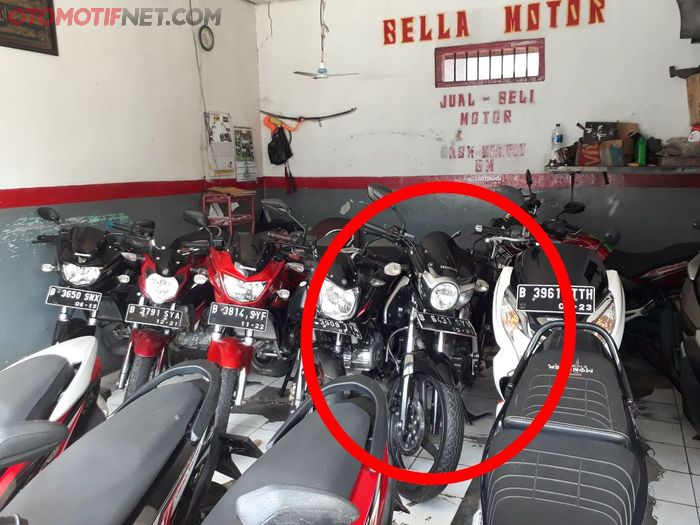 Honda Tiger Revo diantara jajaran motor bekas di Condet, Jakarta Timur