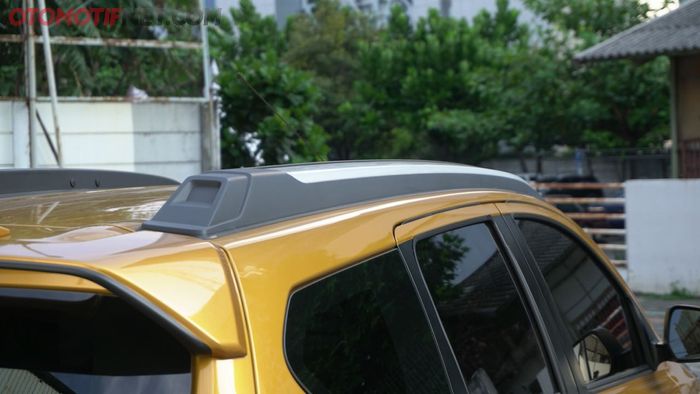 Datsun Cross dibekali roof rail dengan kapasitas angkut hingga 30 kg