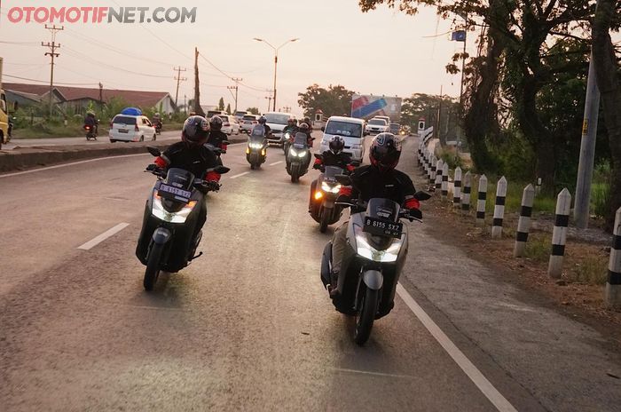 Setelah melewati rute pegununungan, tim MAXI YAMAHA Tour de Indonesia melewati rute Pantura yang pan