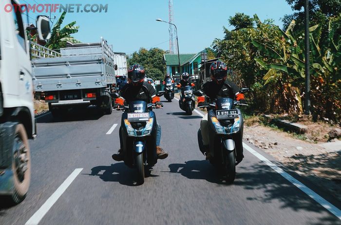 Memasuki daerah Cirebon, rutenya banyak truk nih Sob!