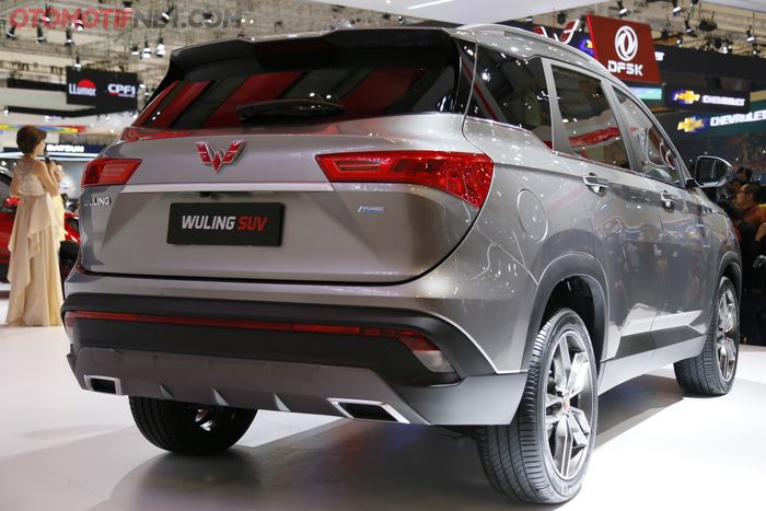 Bagian belakang Wuling SUV terlihat sporti