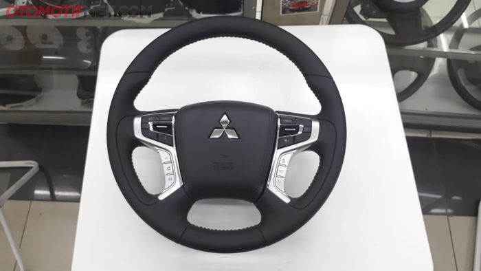 Setir Milik Pajero Sport Dakkar mampu dongkrak tampilan interior Mitsubishi Xpander