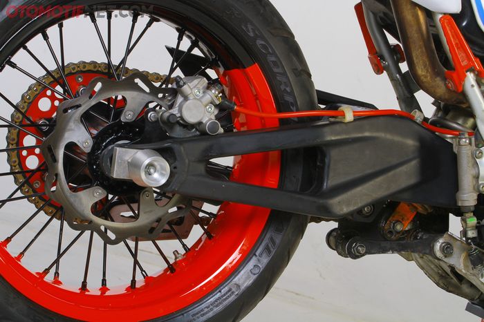 Honda CRF250 L Supermoto CAOS Custom Bike