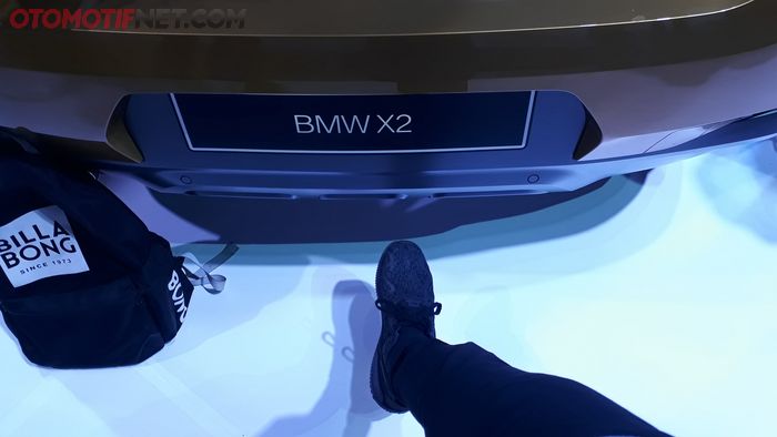 Cara Akses Pintu Bagasi BMW X2 dengan Fitur BMW Hands-Free Trunk Opening