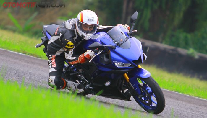 Test Ride New Yamaha YZF-R25