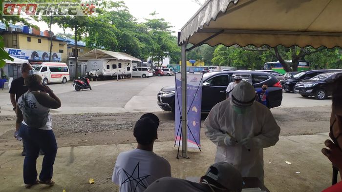 Semua personel wajib menjalani tes usap antigen sebelum masuk ke area sirkuit. 