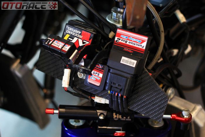 Dilengkapi perangkat canggih dari aRacer, seperti ECU, AF1, GPS, sampai Gyro Sensor