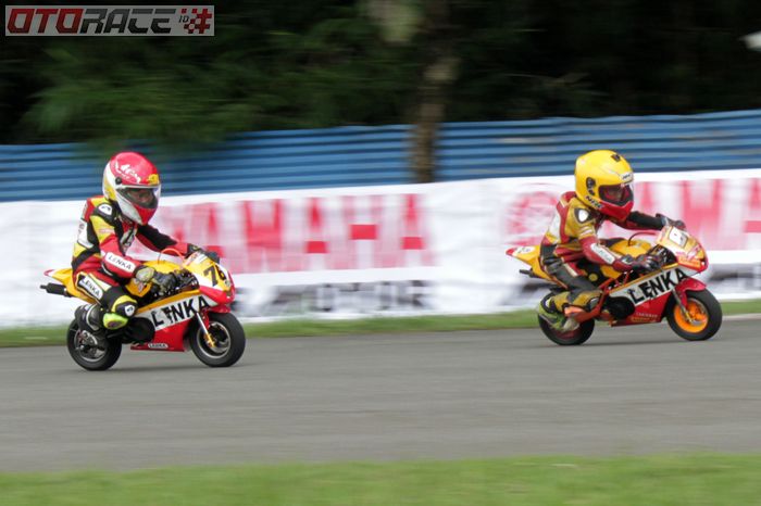 Sedangkan penggunaan mocil alias motor kecil untuk pembalap dengan rentang usia 8-10 tahun. Lenka jadi motor favorit pada kompetisi ini