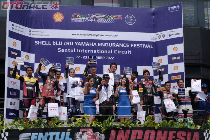 Podium di kelas 155 Community 155 Shell bLu cRu Yamaha Endurance Festival 2022