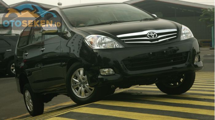 Toyota Kijang Innova diesel generasi pertama