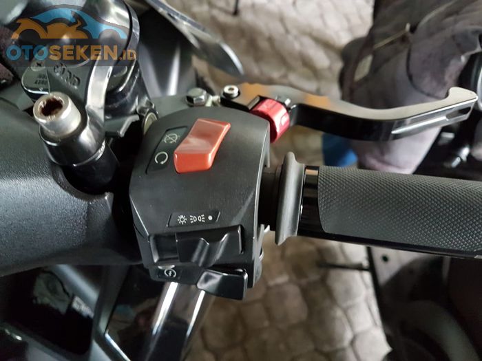 Pasang saklar Bajaj Pulsar di Yamaha NMAX cegah elektrik starter ngadat